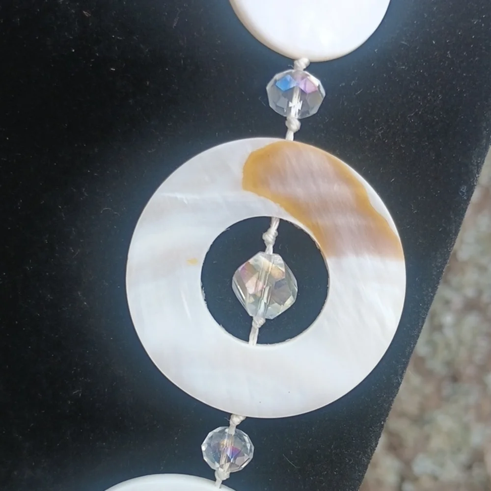 Vintage Mother Of Pearl Necklace - Picture 3 of 5